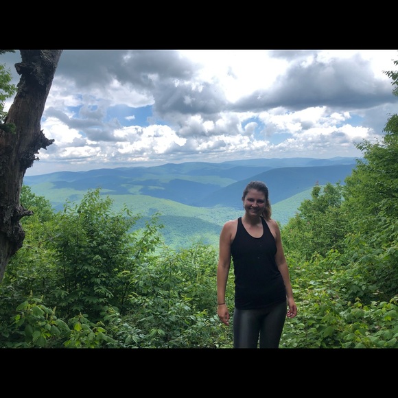 Meet your Posher, Laura - Picture 1 of 2